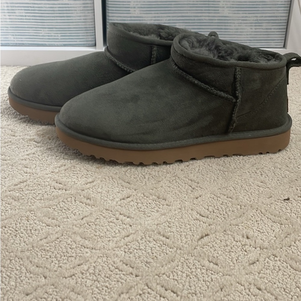 Ultra Mini Classic UGG Size 10